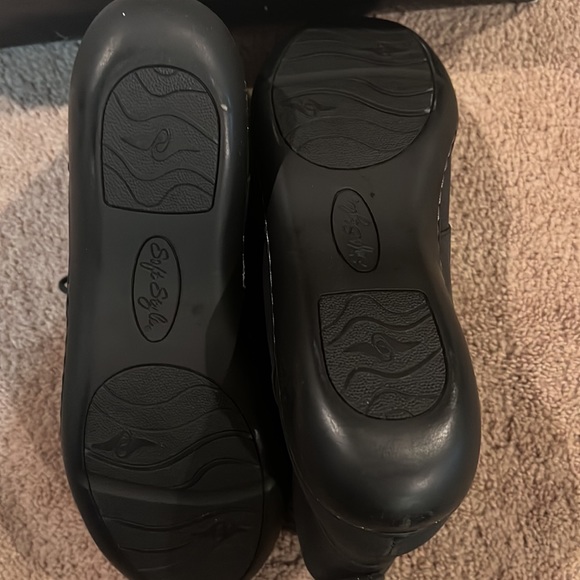 Women’s Soft Style Jinger Black Nubuck Booties - Picture 3 of 5